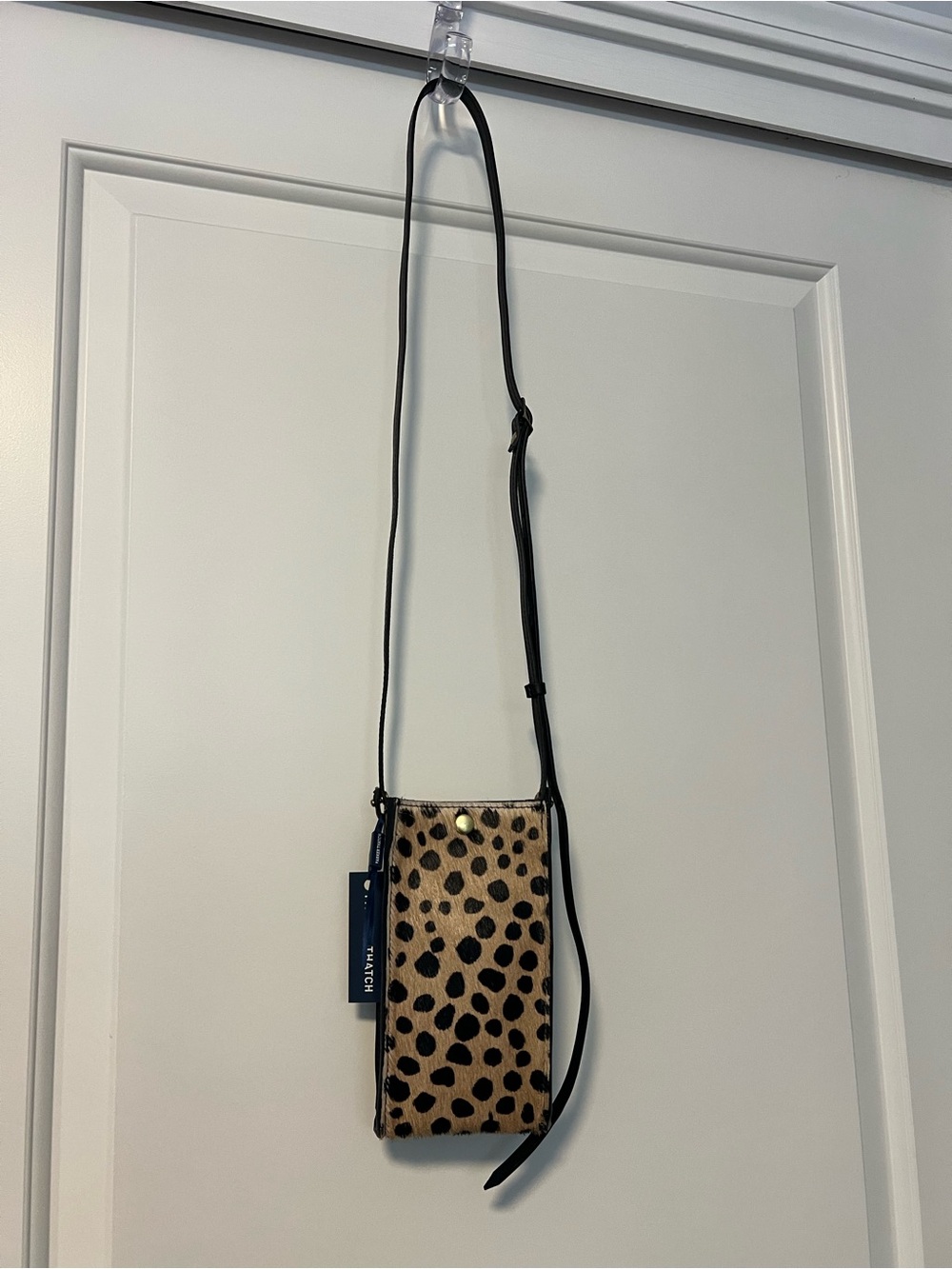 Parker Thatch: Everyday Phone Wallet Crossbody - Leopard NWT! - Picture 9 of 11